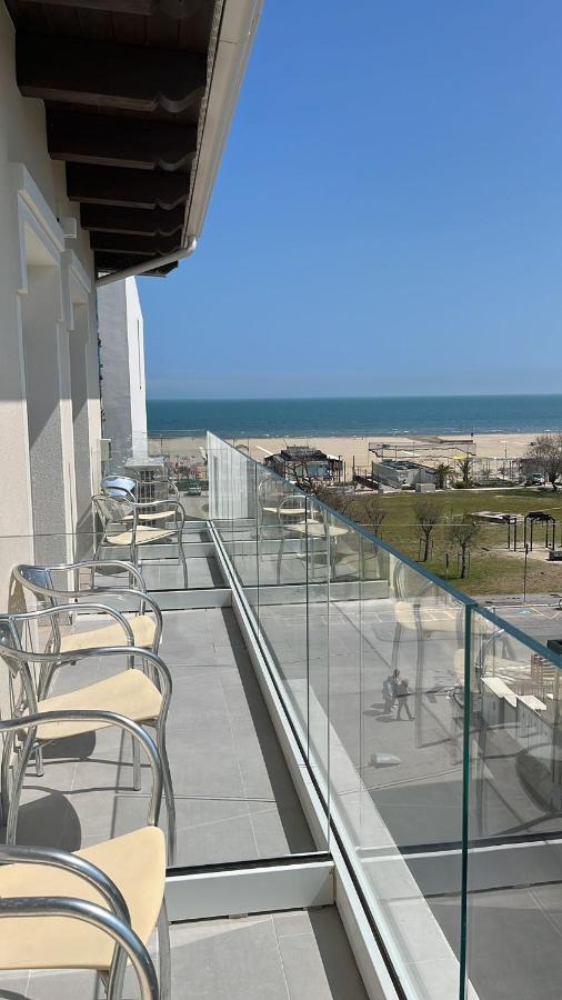 Hotel Vienna Rivazzurra Римини Екстериор снимка