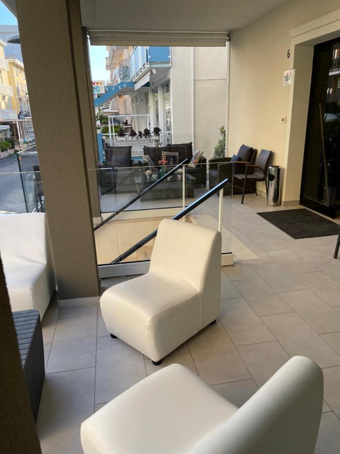 Hotel Vienna Rivazzurra Римини Екстериор снимка