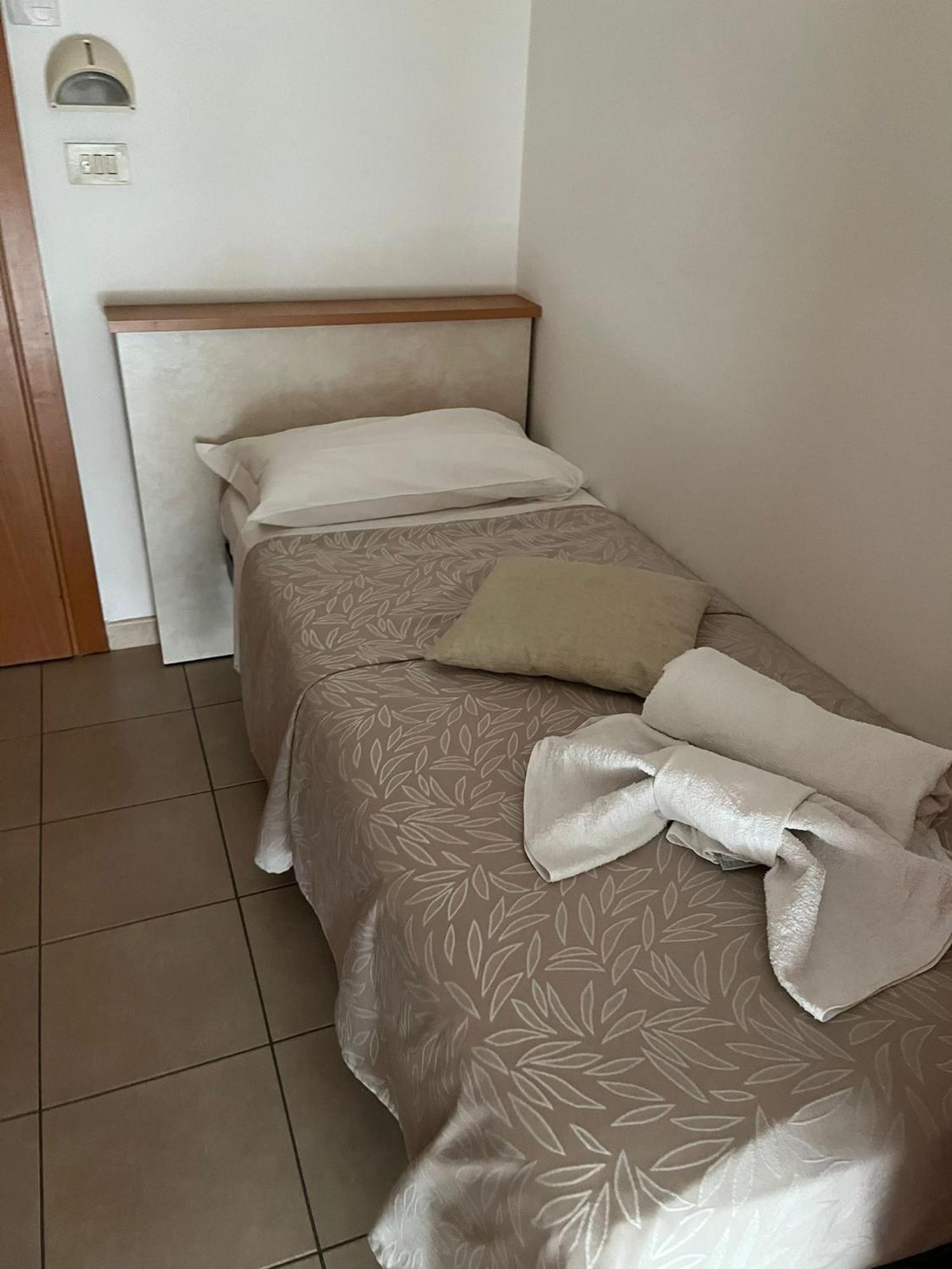 Hotel Vienna Rivazzurra Римини Екстериор снимка