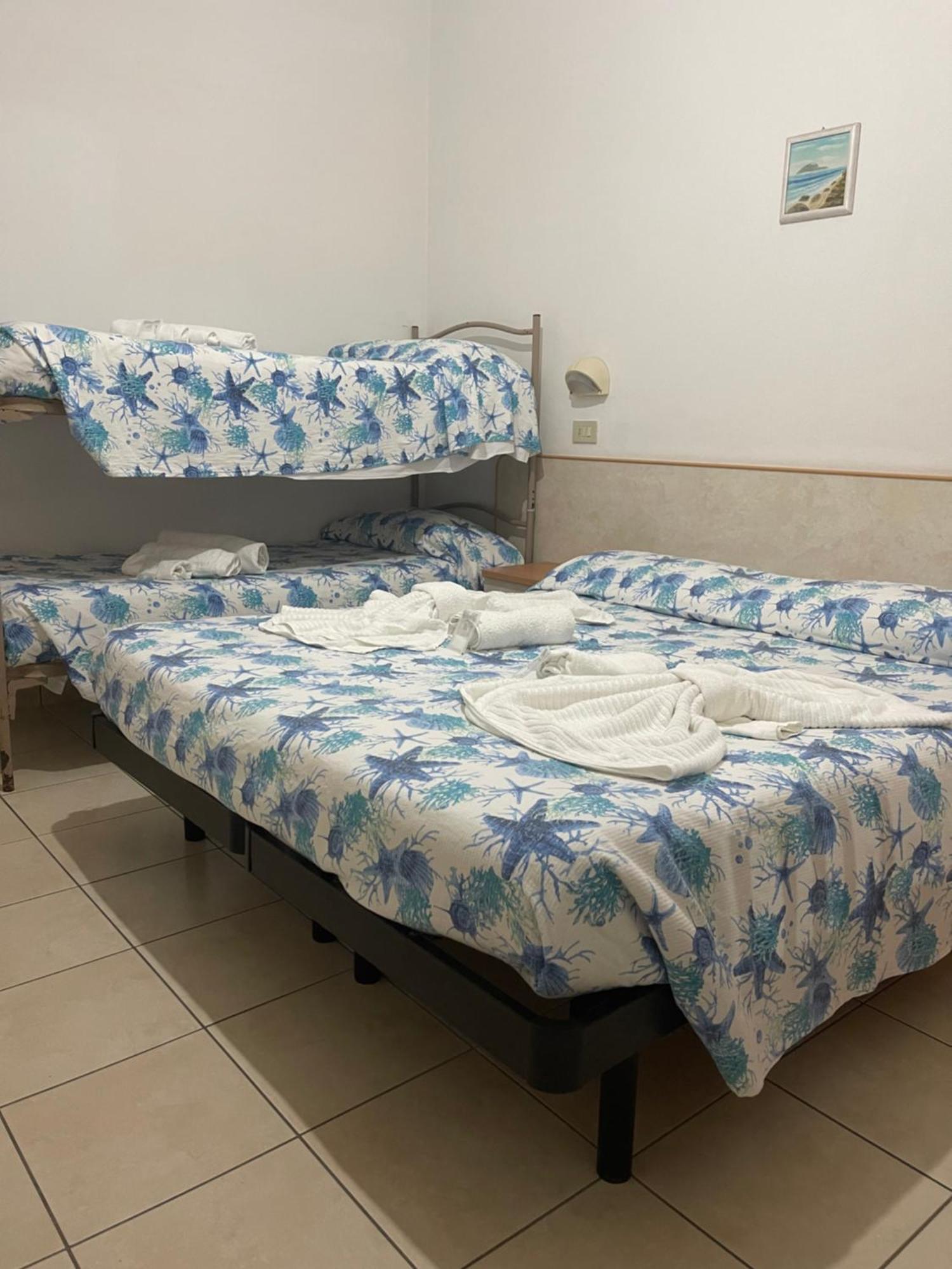 Hotel Vienna Rivazzurra Римини Екстериор снимка