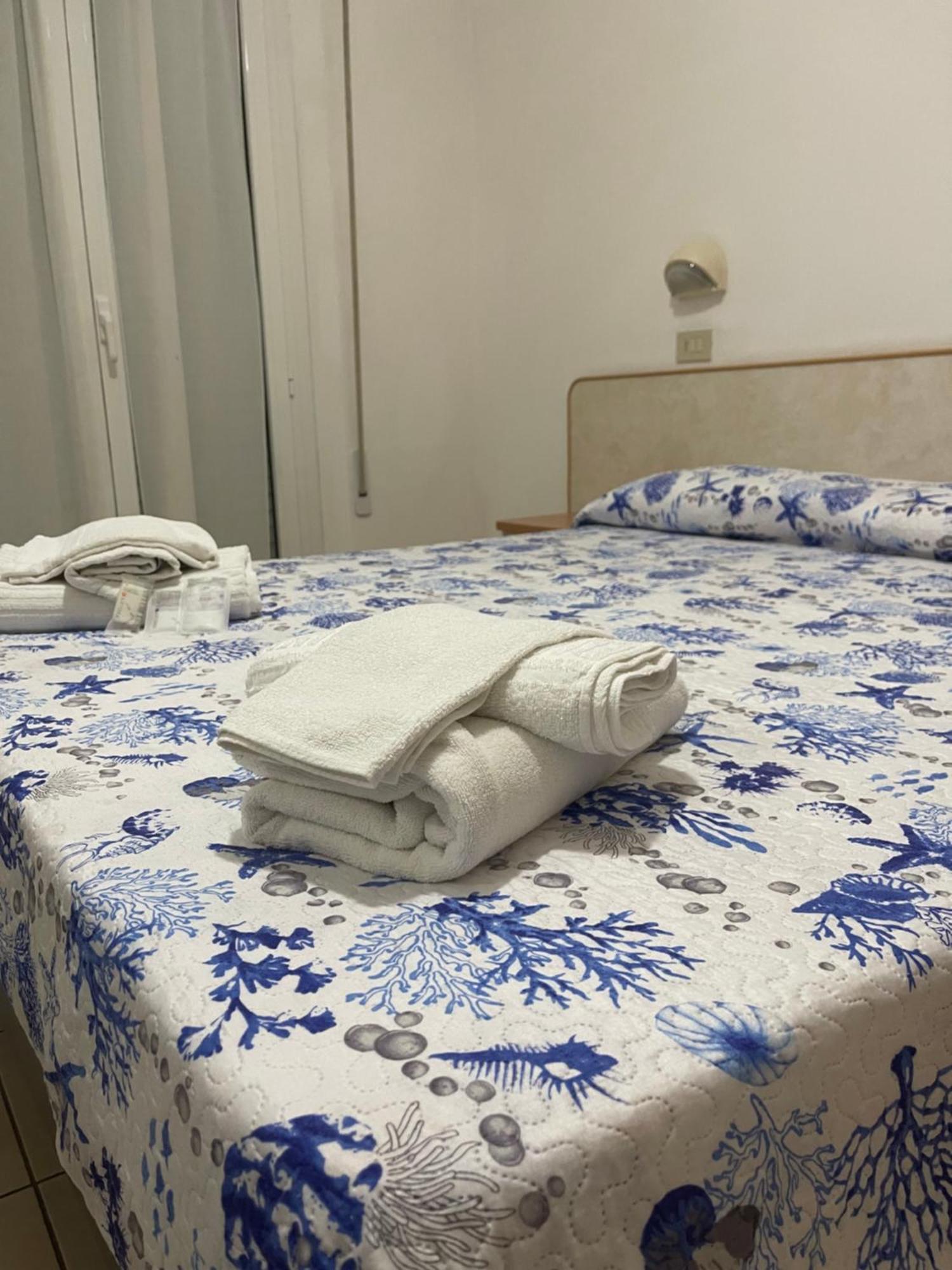 Hotel Vienna Rivazzurra Римини Екстериор снимка