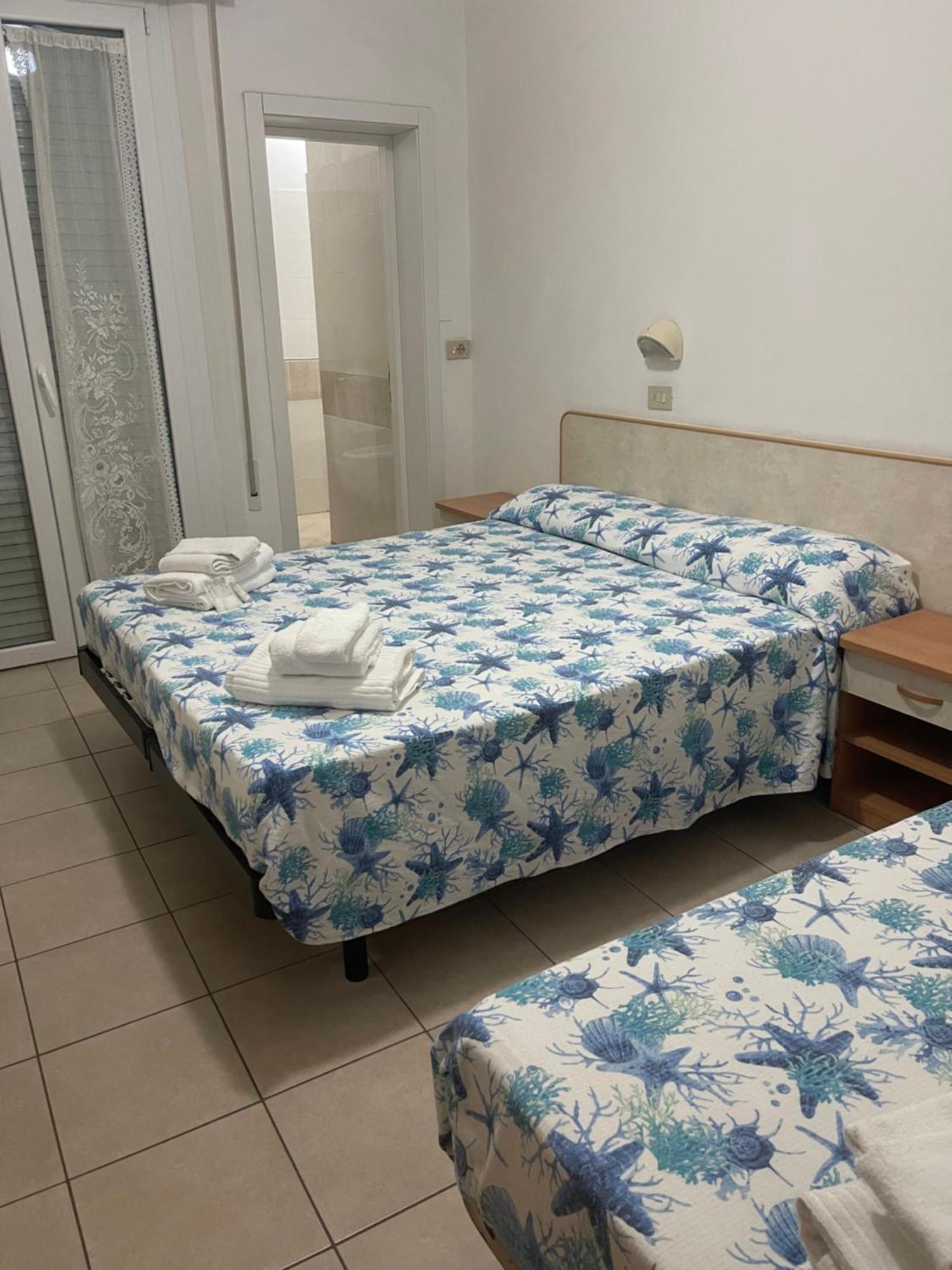 Hotel Vienna Rivazzurra Римини Екстериор снимка